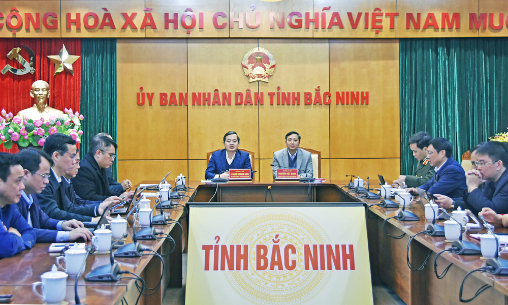 Các đồng chí: Nguyễn Việt Oanh và Phạm Hoàng Sơn chủ trì tại điểm cầu Bắc Ninh.